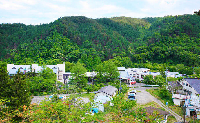 蓼科山の麓に位置する大自然のロケーション